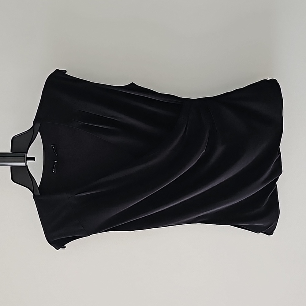 Whit House Black Market side runched sleeveless top